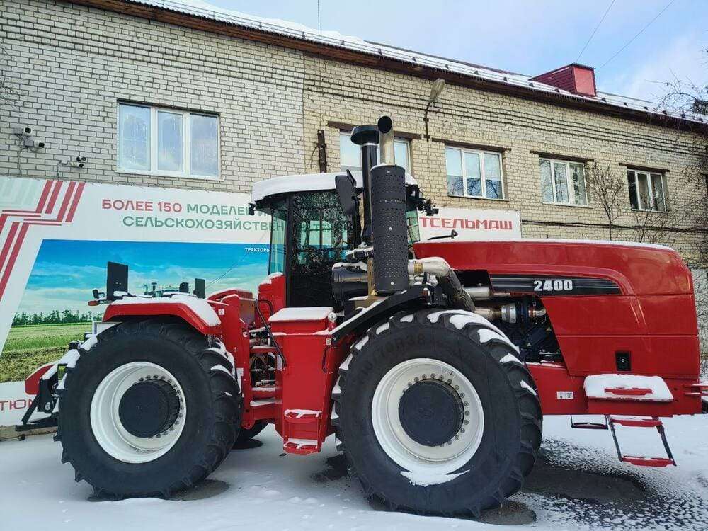 Современный трактор Ростсельмаш 2400 для практических занятий в ГАУ Северного Зауралья Современный трактор Ростсельмаш 2400 для практических занятий в ГАУ Северного Зауралья