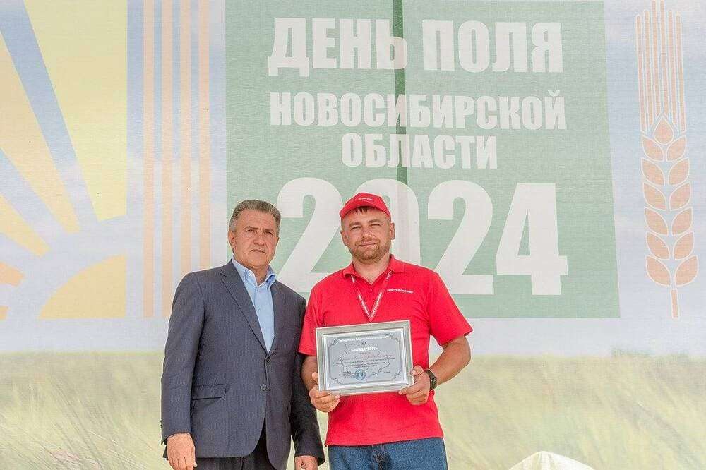 Награждение сотрудника сервисной службы Ростсельмаш