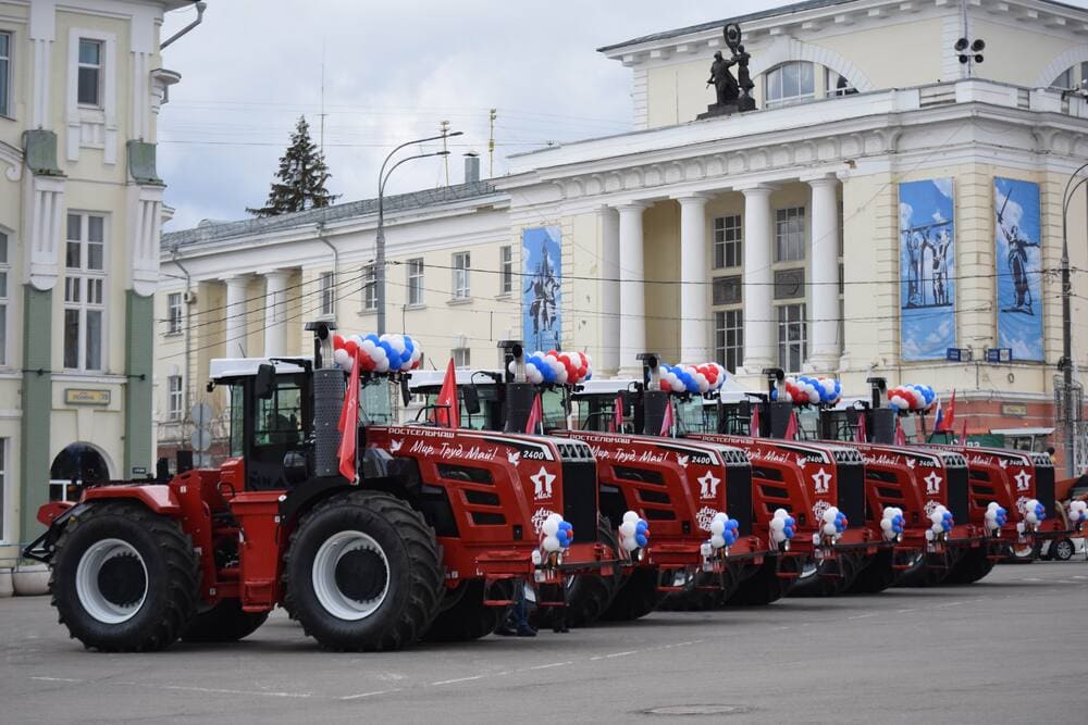 Парад тракторов в Орле 1.jpg