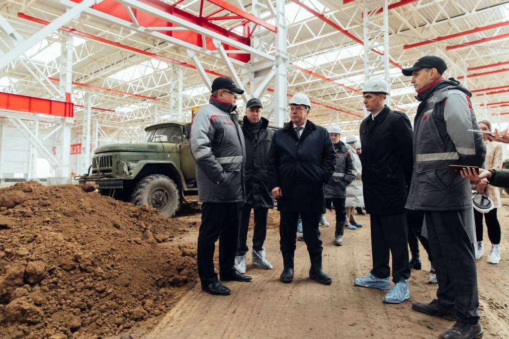 Василий Голубев посетил площадку строительства тракторного завода Ростсельмаш Василий Голубев посетил площадку строительства тракторного завода Ростсельмаш